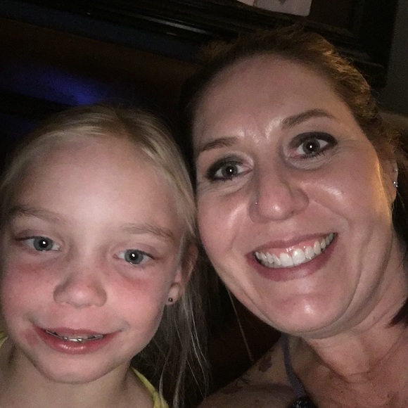 Meet your Posher, Lori - Picture 1 of 1